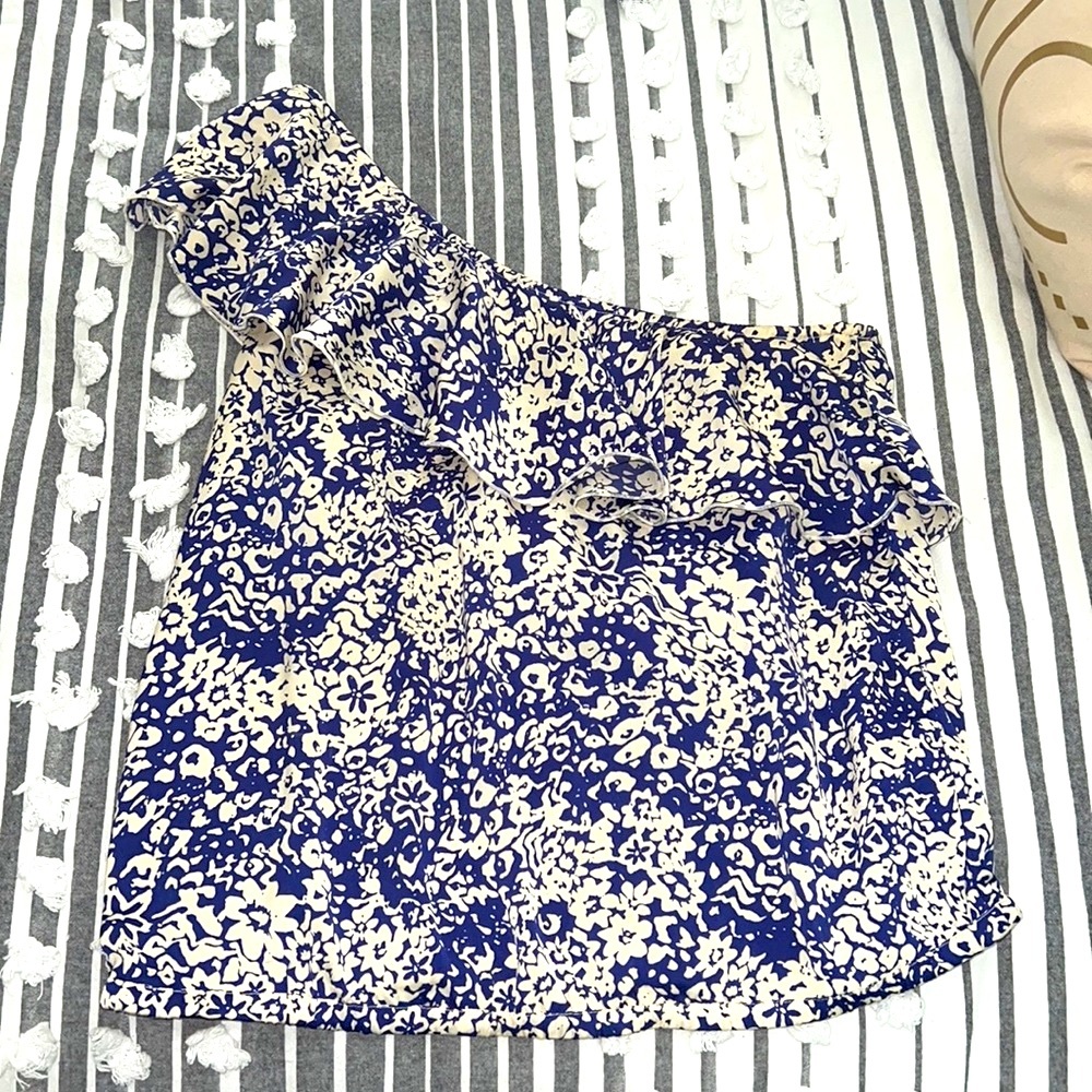 One shoulder A&E shirt with ruffle